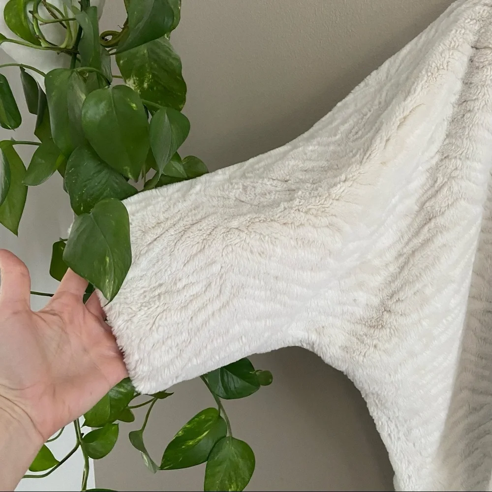 ANTRHO Faux Fur Cocoon Cardigan‎
